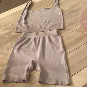 Gray workout outfit spandex